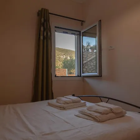 Tsoutsis Apartment