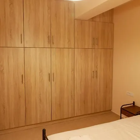 Tsoutsis Apartment