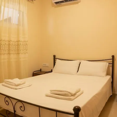 Tsoutsis Apartment